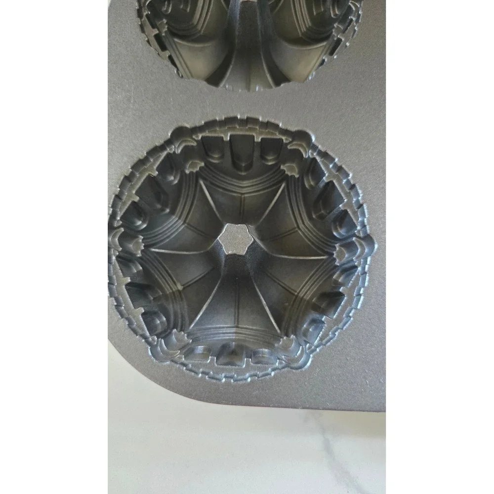 Nordic Ware Autumn Treats Pan 6 Cavity Cast Aluminum Nonstick Fall Cake Pan